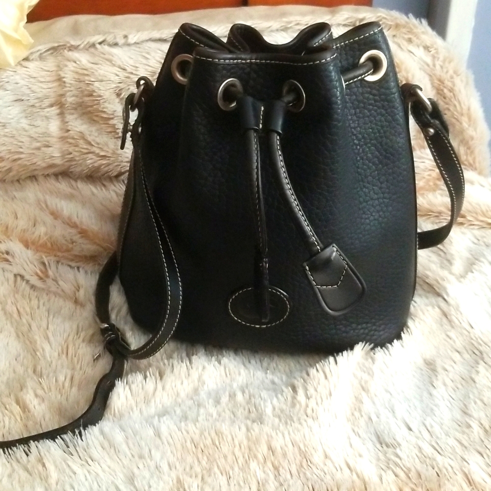 COPY - Vintage Dooney & Bourke bucket bag. VGUC